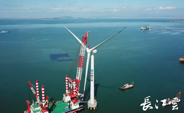 國內首臺10兆瓦海上風電機組并網發電